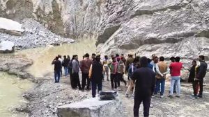 Kashi Ki Aawaz | सोनभद्र में ड्रिलिंग के दौरान धंसी खदान, एक मजदूर की मौत; 15 श्रमिकों के दबे होने की आशंका