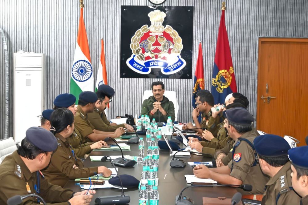 पुलिस आयुक्त कमिश्नरेट वाराणसी श्री मोहित अग्रवाल द्वारा थानों पर स्थापित मिशन शक्ति केन्द्रों के कार्यों की समीक्षा गोष्ठी की गई आयोजित, दिये गये महत्वपूर्ण निर्देश । || KashiKiAawaz