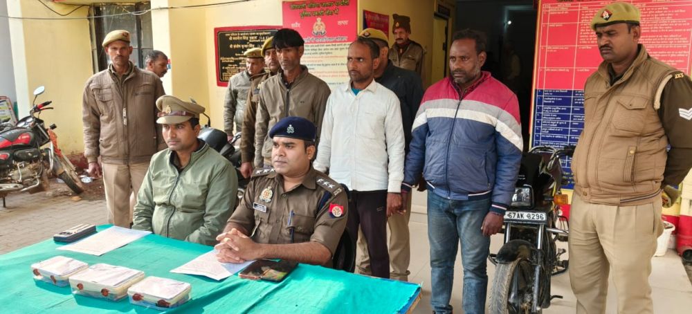 Kashi Ki Aawaz | चंदौली में तीन ठग गिरफ्तार  चांदी के सिक्के का लालच देकर 2 लाख की ठगी, मिर्जापुर से बुलाया