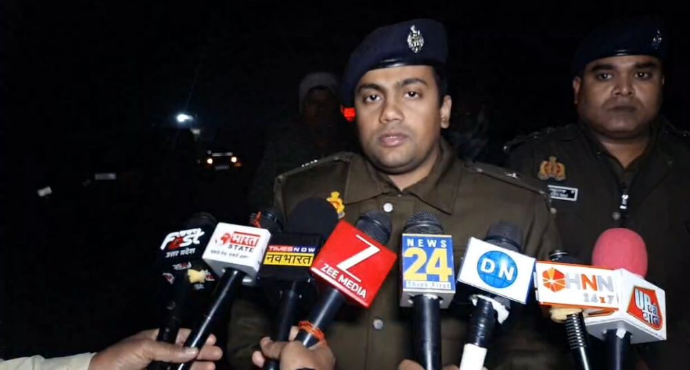 Kashi Ki Aawaz | जमीनी विवाद में किसान को गोली मारकर किया गंभीर रूप से घायल, वाराणसी ट्रॉमा सेंटर रेफर