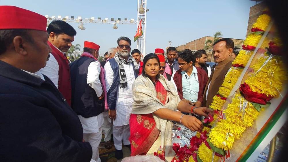 Kashi Ki Aawaz | चंदौली यूपी सपा के बीएलए सम्मान समारोह में भाजपा पर सपा सांसदों ने बोला हमला