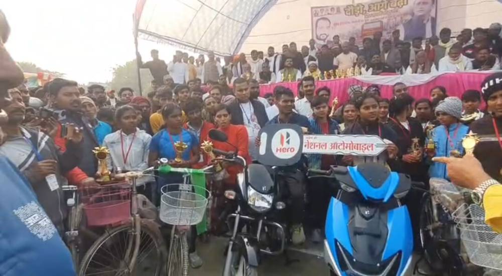 Kashi Ki Aawaz | युवाओं के जोश से गूंजा चंदौली, महादौड़ प्रतियोगिता–2026 का भव्य आयोजन