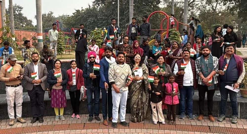 गणतंत्र दिवस की पूर्व संध्या पर बच्चों ने लिया गौरैया संरक्षण का संकल्प || KashiKiAawaz