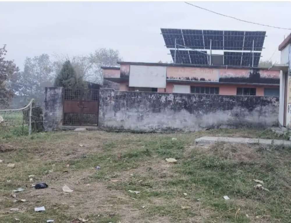 Kashi Ki Aawaz | पौनी के जर्जर जच्चा-बच्चा केंद्र की मरम्मत की मांग, ग्रामीणों ने विधायक को सौंपा ज्ञापन