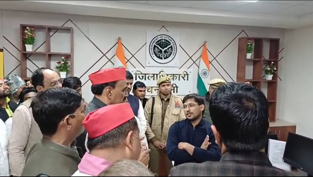 Kashi Ki Aawaz | मतदाता सूची से नाम कटवाने की साजिश का आरोप, सपा ने भाजपा नेताओं पर फॉर्म-7 के दुरुपयोग का लगाया गंभीर आरोप