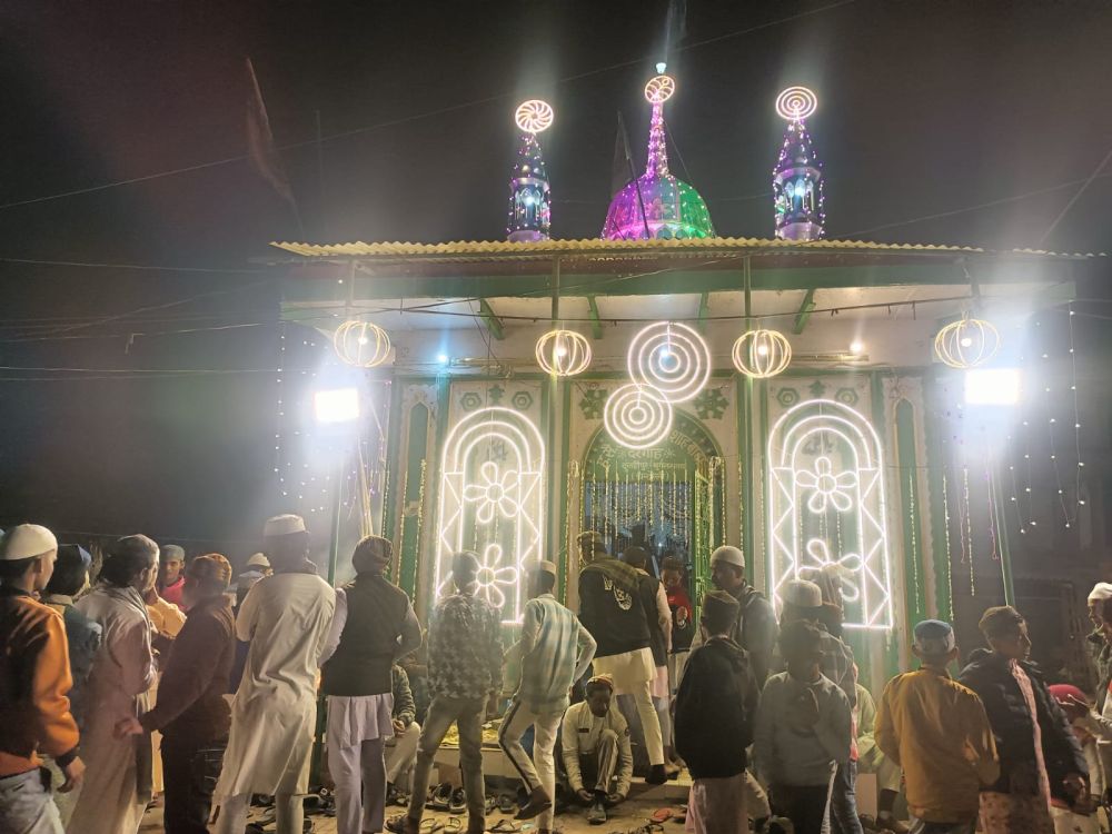 Kashi Ki Aawaz | शबे-ए-बरात पर रूहानियत में डूबा दुल्हीपुर, मजार व मस्जिदों में विशेष इबादत