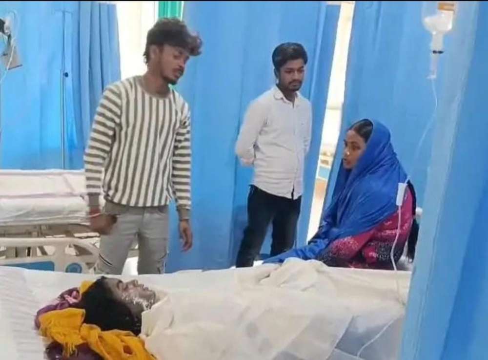 Kashi Ki Aawaz | चंदौली: युवती ने खुद पर डीजल डालकर लगाई आग, 55% झुलसी; वाराणसी ट्रॉमा सेंटर में इलाज जारी