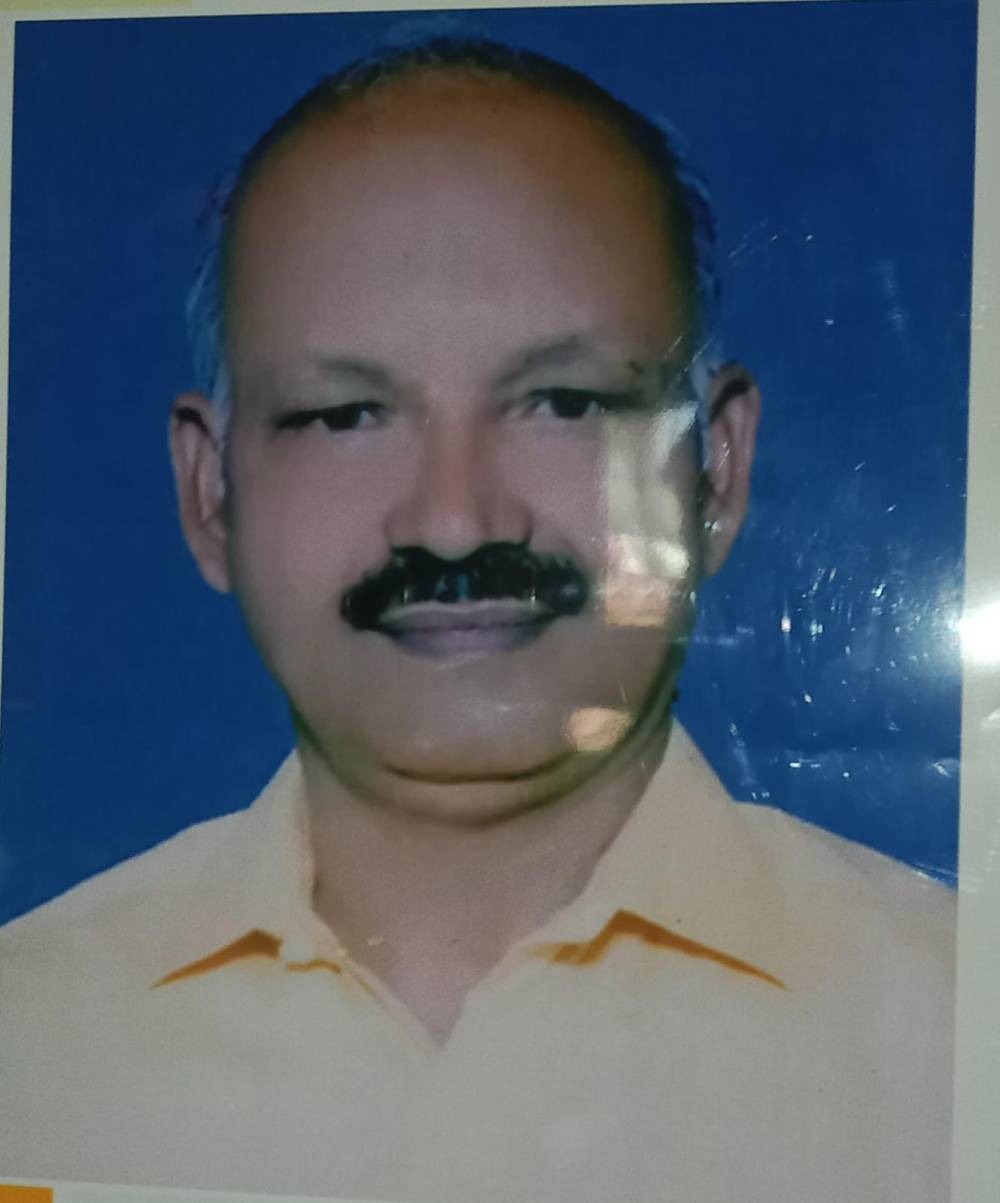 Kashi Ki Aawaz | पिसौर प्राथमिक विद्यालय में शिक्षक पर छेड़खानी का आरोप, ग्रामीणों ने किया हंगामा।