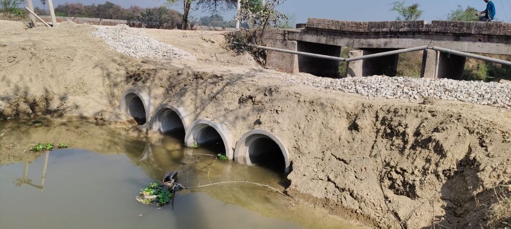 Kashi Ki Aawaz | जर्जर पुल के बगल में शुरू हुआ अस्थायी पुल निर्माण, धानापुर–कुसुम्ही मार्ग पर लोगों को मिलेगी राहत।