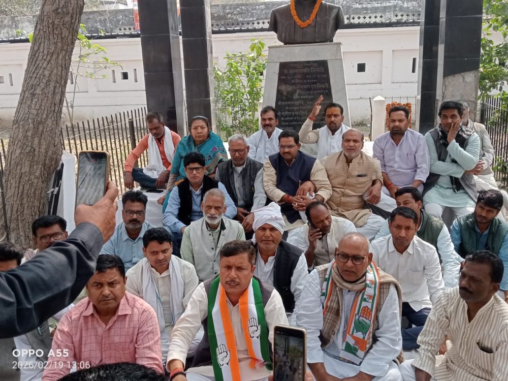 Kashi Ki Aawaz | चंदौली में कांग्रेस का धरना: मनरेगा बदलाव और कार्यकर्ताओं के उत्पीड़न के विरोध में प्रदर्शन।