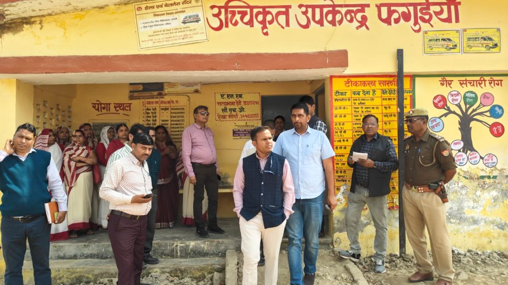 Kashi Ki Aawaz | सम्पूर्णता अभियान 2.0 की जमीनी हकीकत परखी: फगुइयां व बर्थरा खुर्द के स्कूल, आंगनबाड़ी और आरोग्य केंद्रों का औचक निरीक्षण।