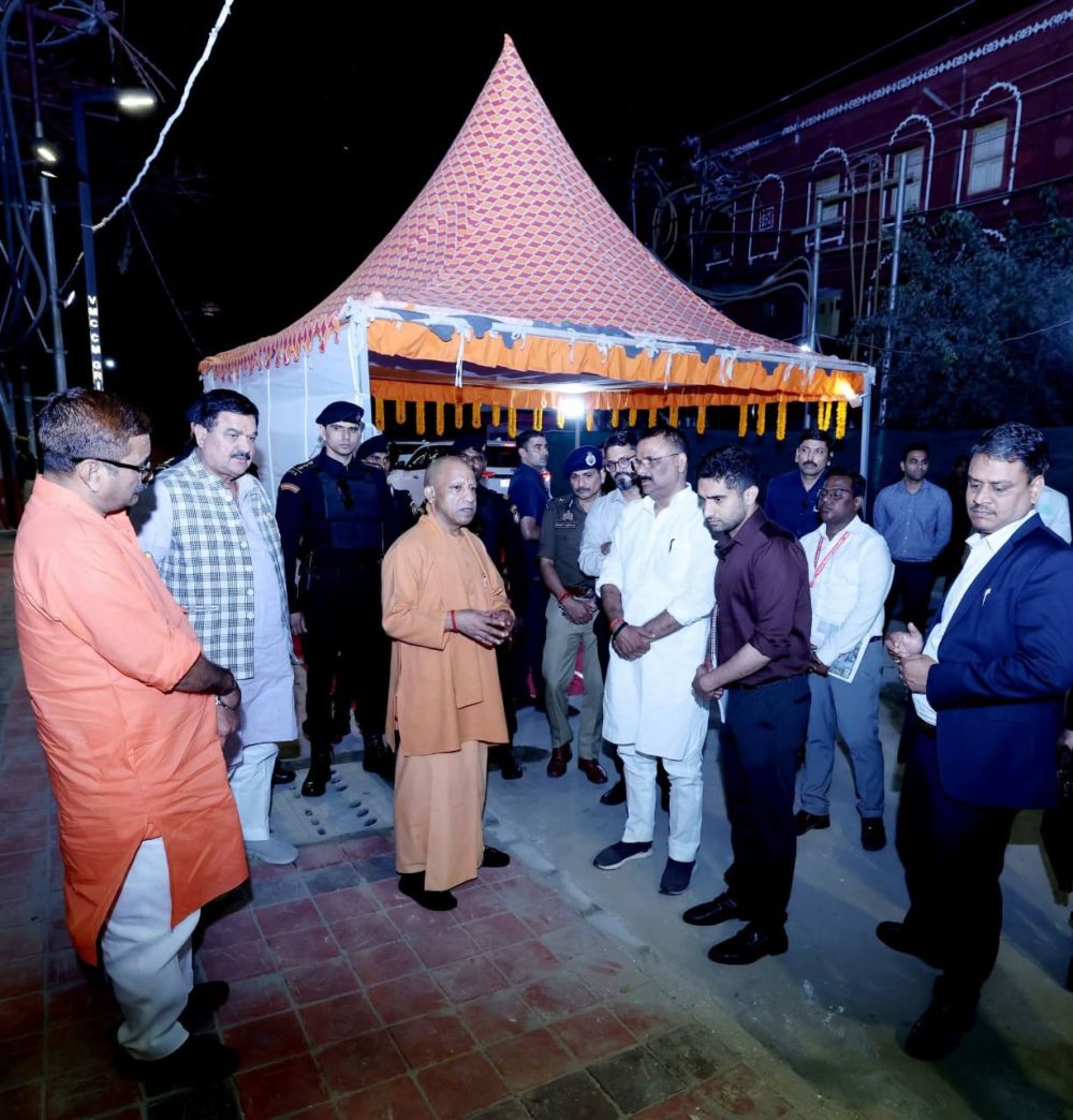 Kashi Ki Aawaz | योगी आदित्यनाथ ने वाराणसी में निर्माणाधीन परियोजनाओं का किया स्थलीय निरीक्षण।