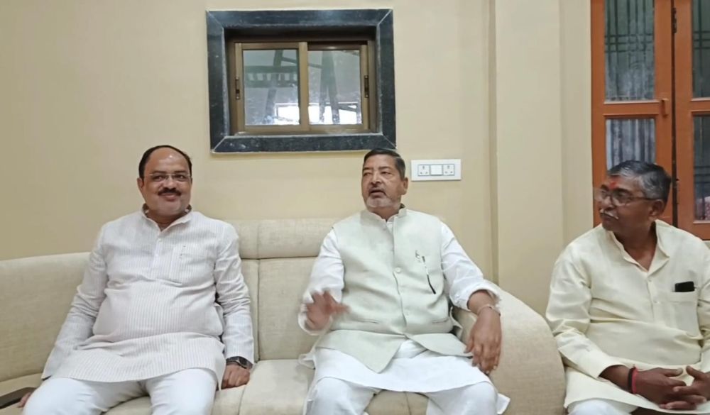 Kashi Ki Aawaz | सपा सांसद वीरेंद्र सिंह ने कानून व्यवस्था पर साधा निशाना भाजपा सरकार पर अपराधियों को संरक्षण देने का आरोप।