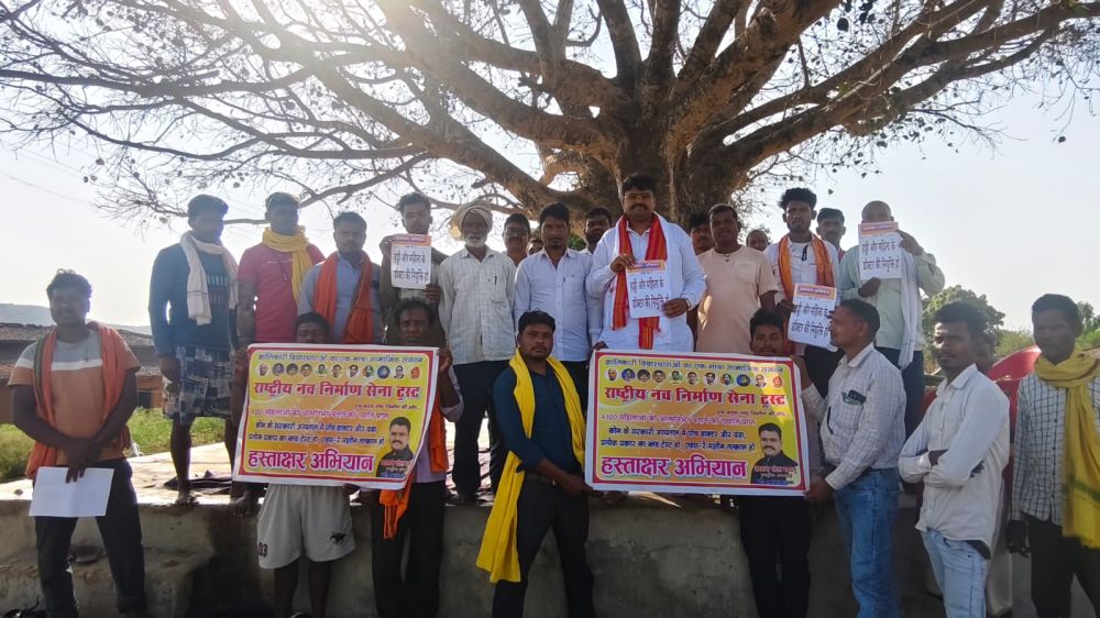 Kashi Ki Aawaz | चिकित्सकों  की मांग को लेकर राष्ट्रीय  नव निर्माण संघर्ष समिति ने चलाया हस्ताक्षर अभियान, लोगों ने दिया भरपूर समर्थन।