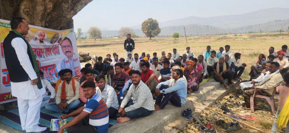 Kashi Ki Aawaz | पटवध बसुहारी मार्ग का जल्द हो निर्माण संदीप मिश्र।