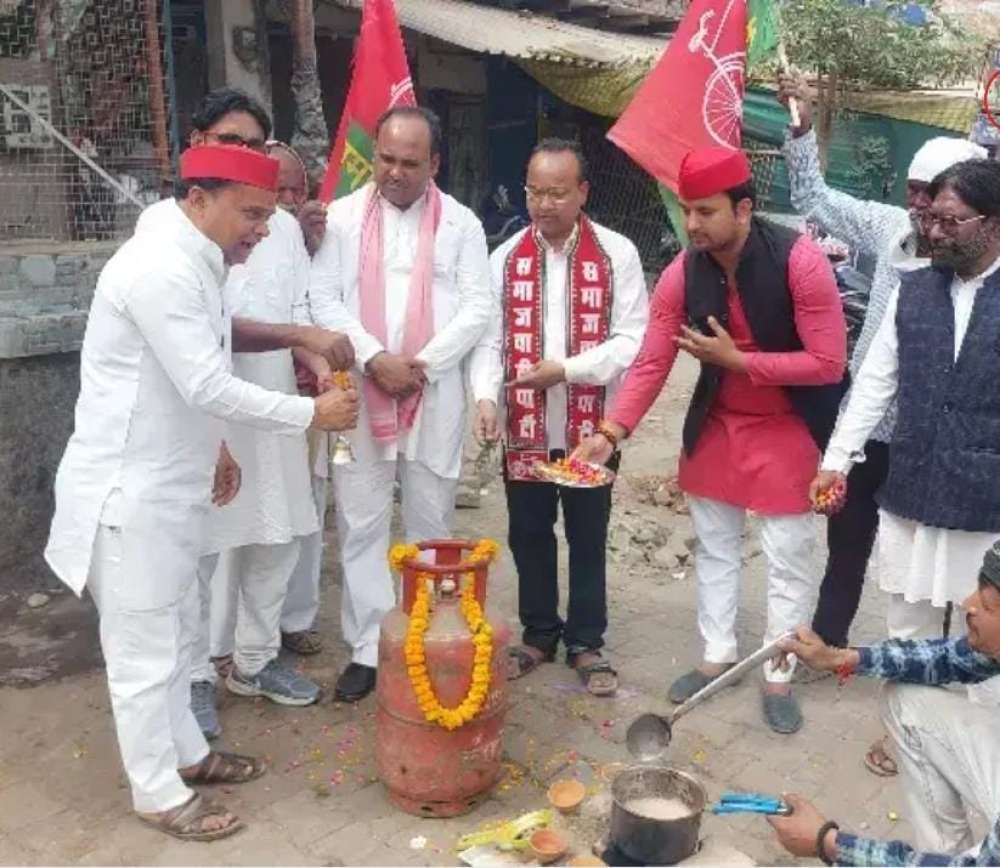 Kashi Ki Aawaz | सोनभद्र: गैस सिलेंडर की किल्लत को लेकर सपा जिला सचिव प्रमोद यादव का भाजपा सरकार पर निशाना।