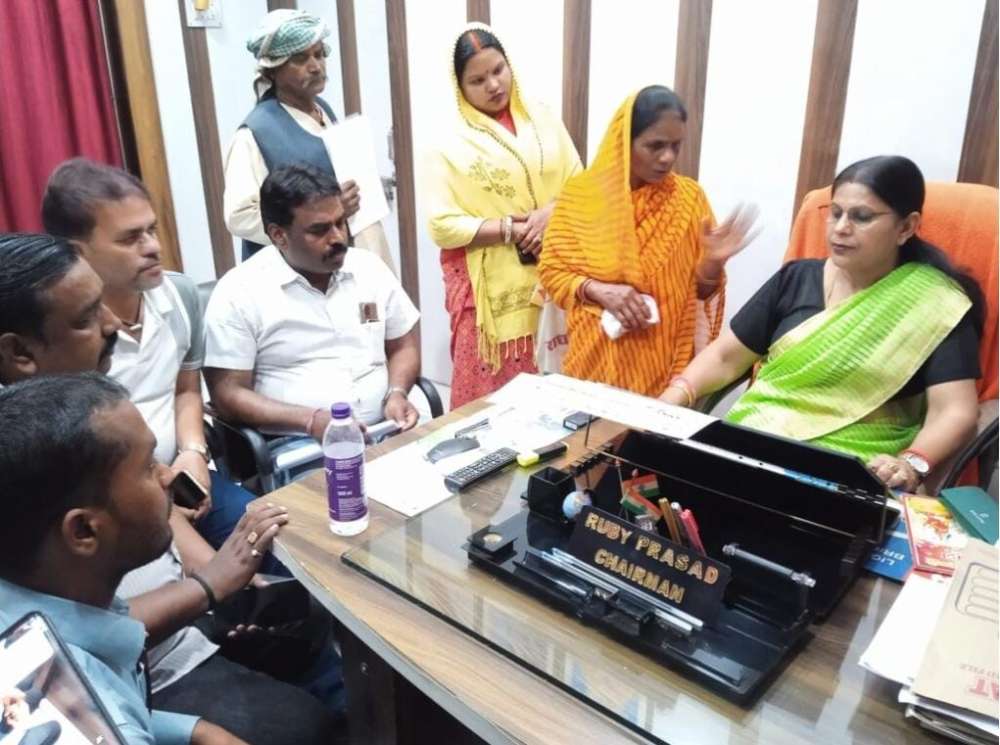 Kashi Ki Aawaz | सोनभद्र : समाधान दिवस सम्भव का आयोजन: 23 शिकायतों का निस्तारण।