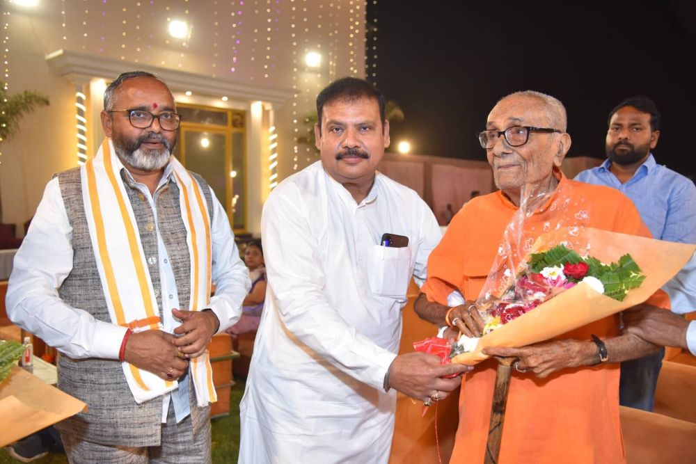 Kashi Ki Aawaz | होली मिलन समारोह का भव्य आयोजन किया गया।