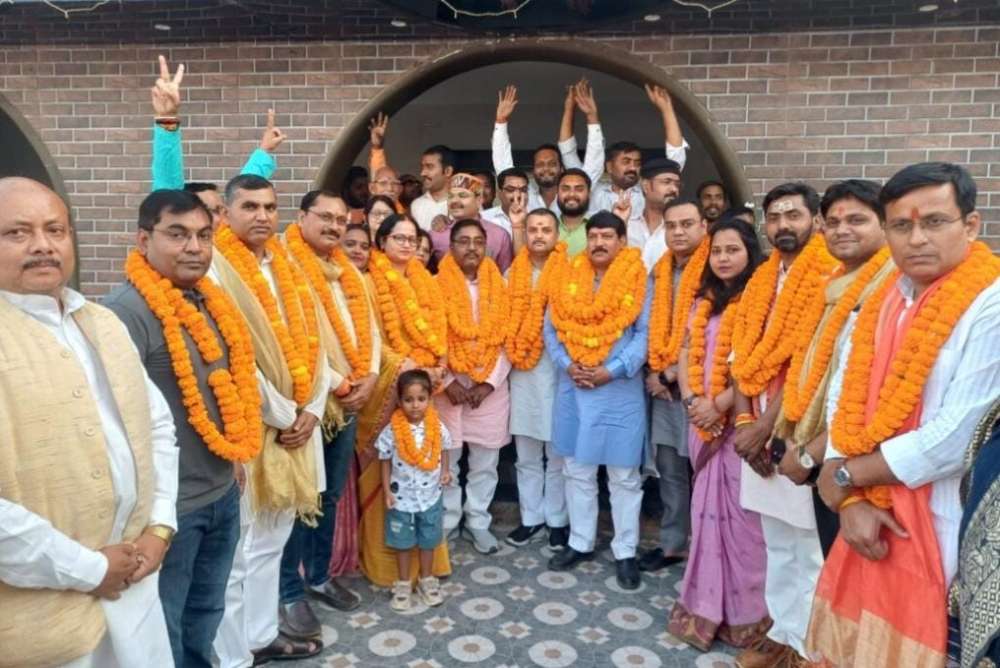 Kashi Ki Aawaz | भाजपा की नई जिला कार्यकारिणी का जोरदार स्वागत, सवेरा कंपाउंड में दिखा उत्साह।