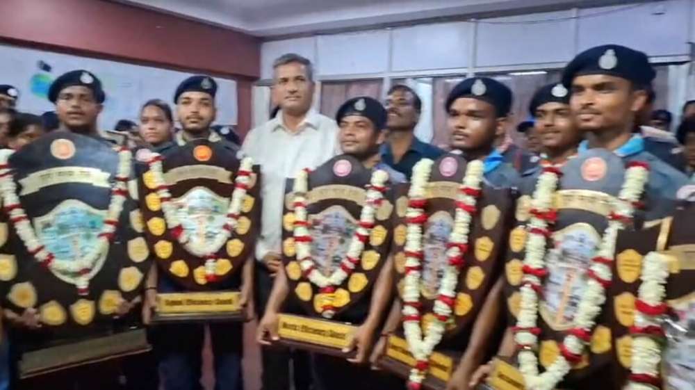 Kashi Ki Aawaz || डीडीयू मंडल बना 'सर्वश्रेष्ठ', पूर्व मध्य रेल में मिला सम्मान।